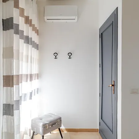 Sicily O'clock House